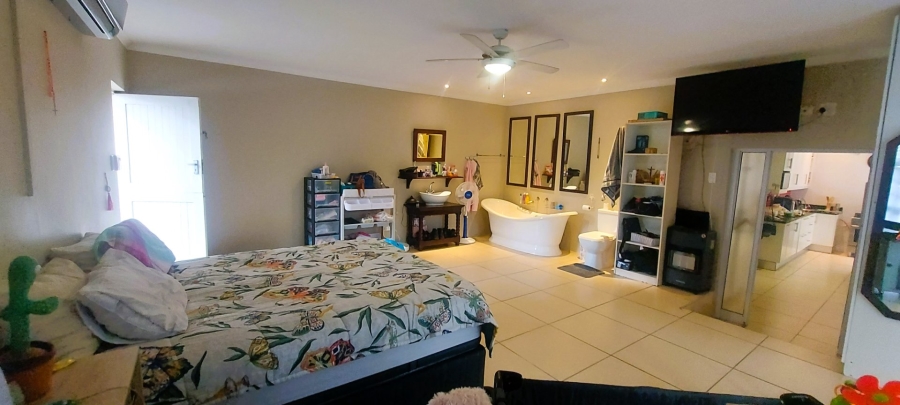2 Bedroom Property for Sale in Bonza Bay Eastern Cape